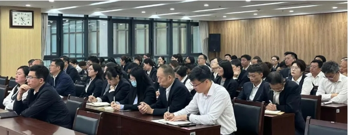 市行政审批服务局举办“每周夜校”业务培训...