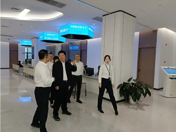 市行政审批服务局扎实开展第二轮“我陪群众...